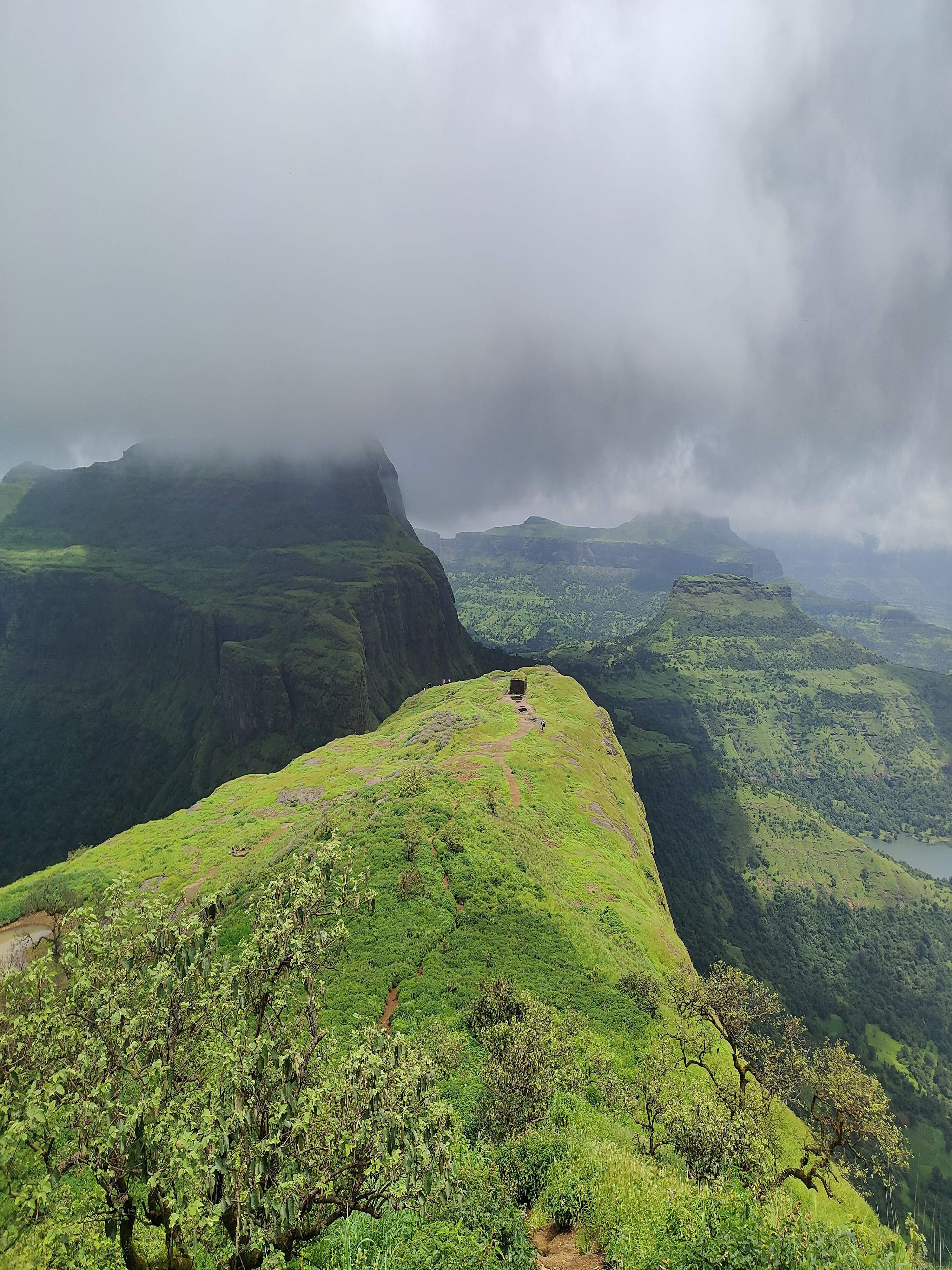 Food stalls along the trek path