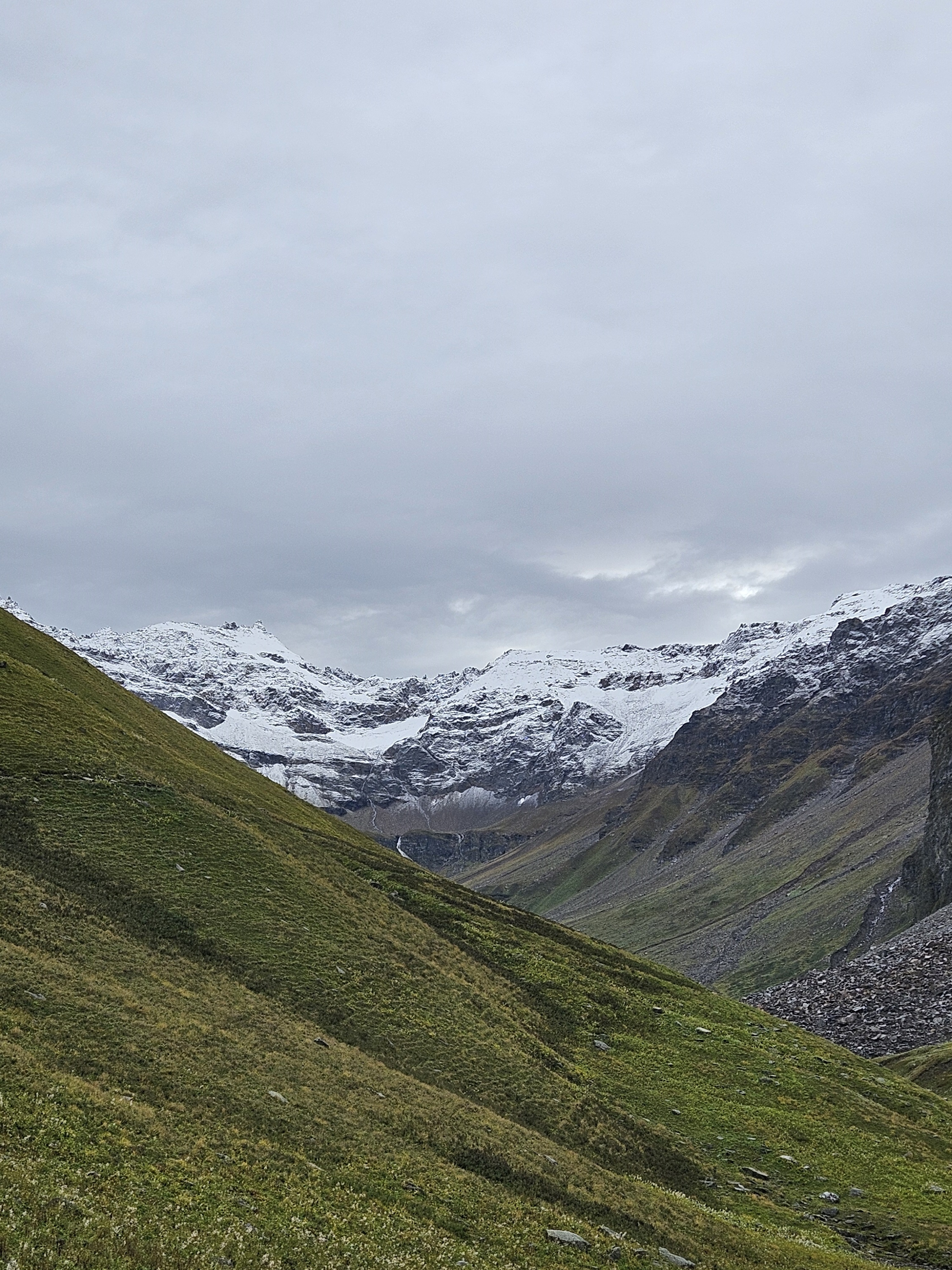 Group photo with Karnataka flag at campsite