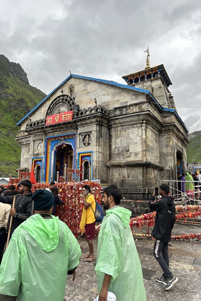 Kedarnath Temple in Uttarakhand, a sacred Hindu shrine nestled in the Himalayas