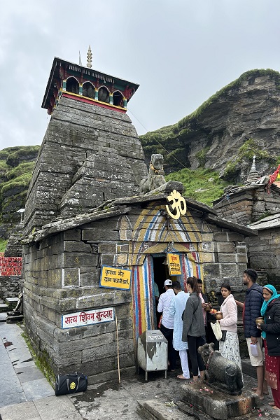 Tungnath trek to the highest Shiva Temple in the world, nestled in the Himalayas